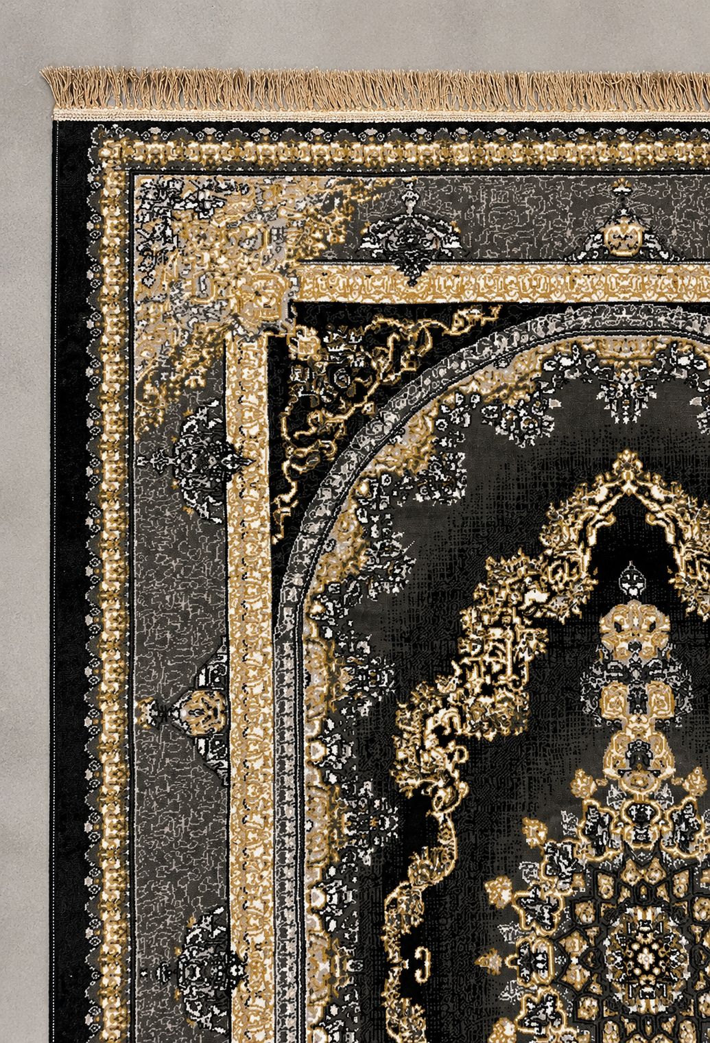 The Obsidian Gold Centerpiece